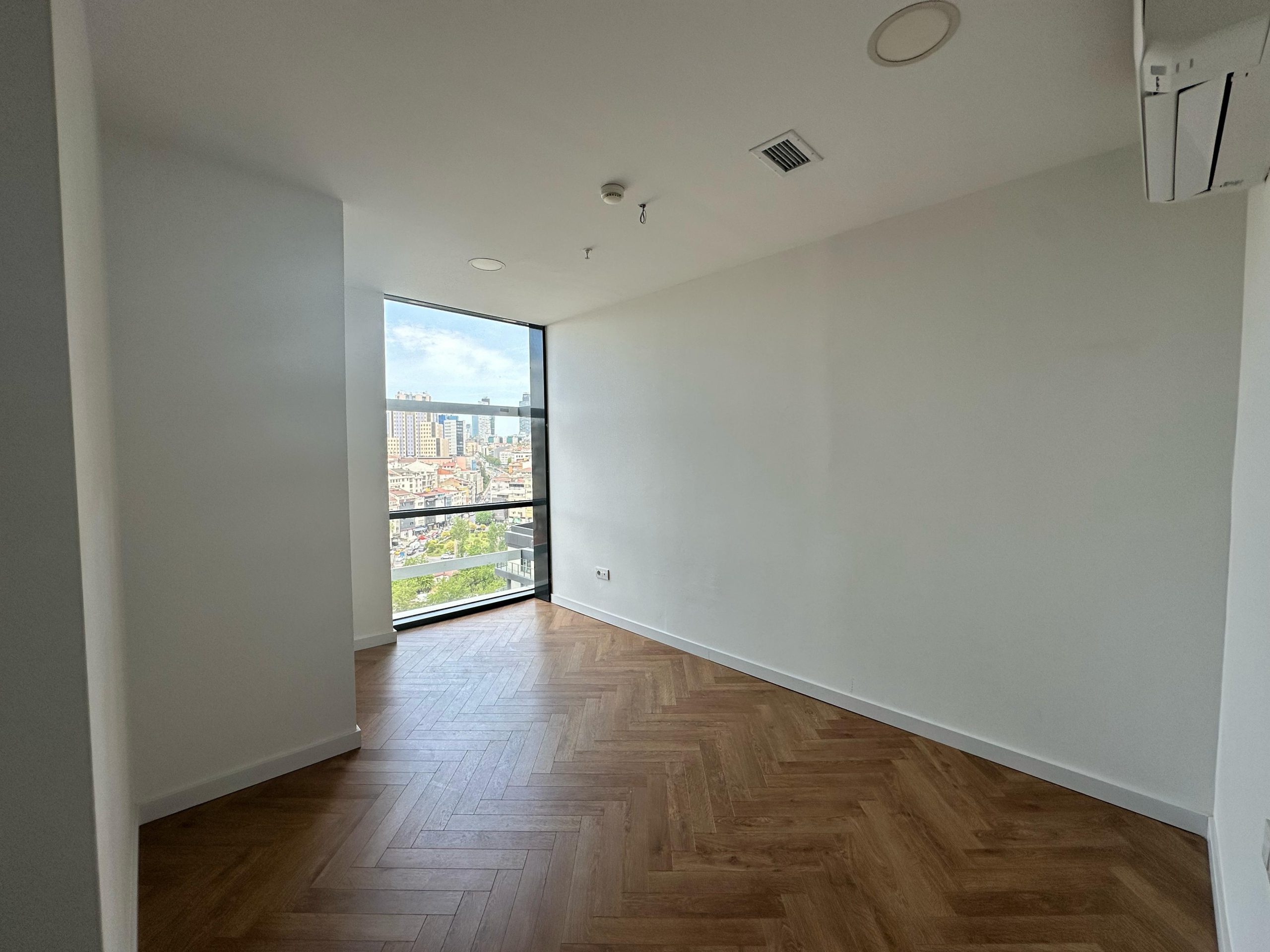 WhatsApp Image 2025-05-10 at 00.16.59 (5)