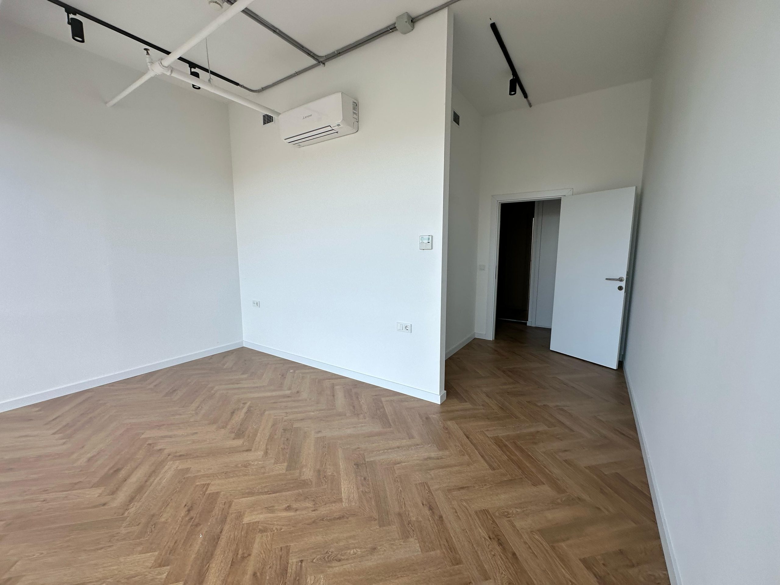 WhatsApp Image 2025-05-10 at 00.16.59